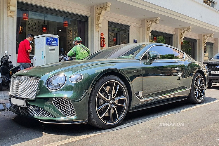 Chạm mặt Bentley Continental GT V8 hàng hiếm hơn 16 tỷ ở Sài Gòn