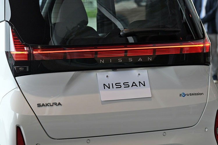 Nissan Sakura gia chi 322 trieu dong, 
