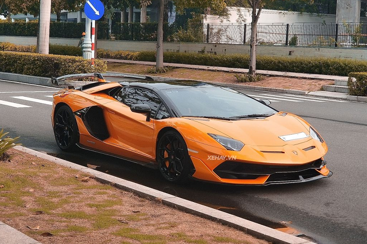 Lamborghini Aventador SVJ Roadster hon 50 ty mau doc nhat Viet Nam-Hinh-2