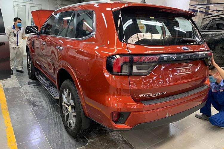 Can canh Ford Everest 2023 