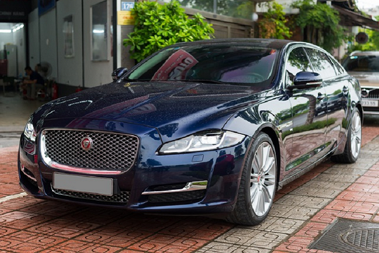 Jaguar XJL Portfolio cua dai gia Ha Noi, dung 3 nam lo 3 ty dong