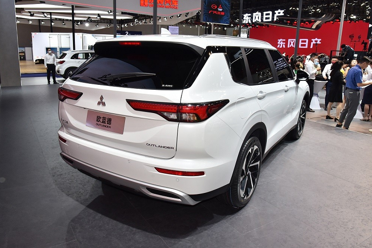 Mitsubishi Outlander 2022 vua ra mat 