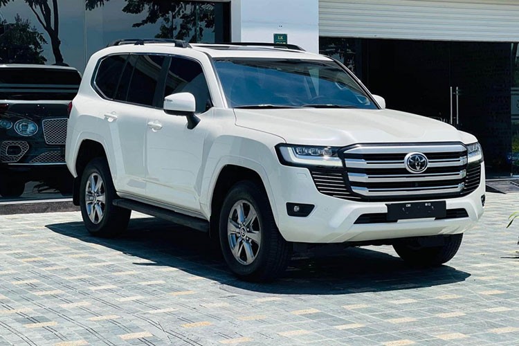 Toyota Land Cruiser 2022 tai VIet Nam da ngung nhan coc