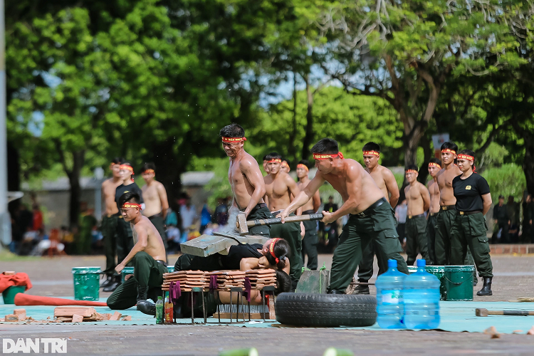 Can canh cuoc thi ban sung, vo thuat Cong an nhan dan-Hinh-5