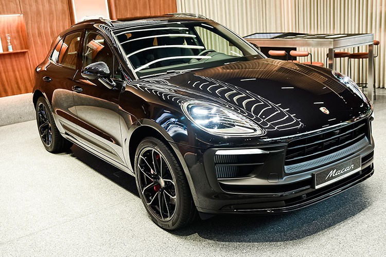 Tuan Tran nhan Porsche Macan 2022 tu 2,9 ty dong sau 