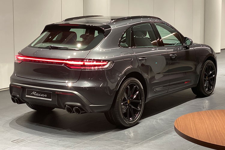 Tuan Tran nhan Porsche Macan 2022 tu 2,9 ty dong sau 