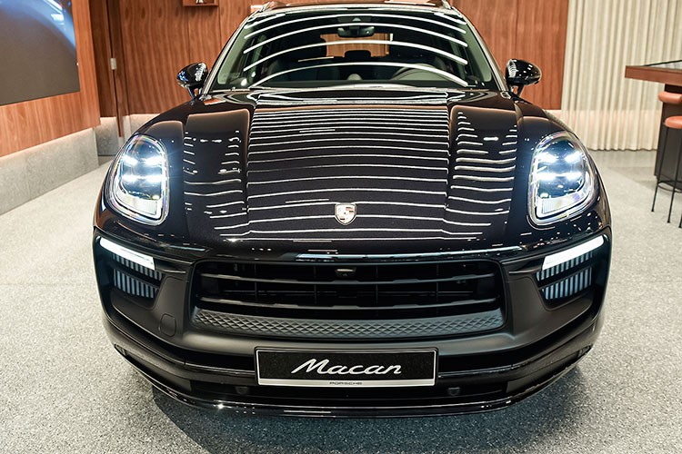 Tuan Tran nhan Porsche Macan 2022 tu 2,9 ty dong sau 