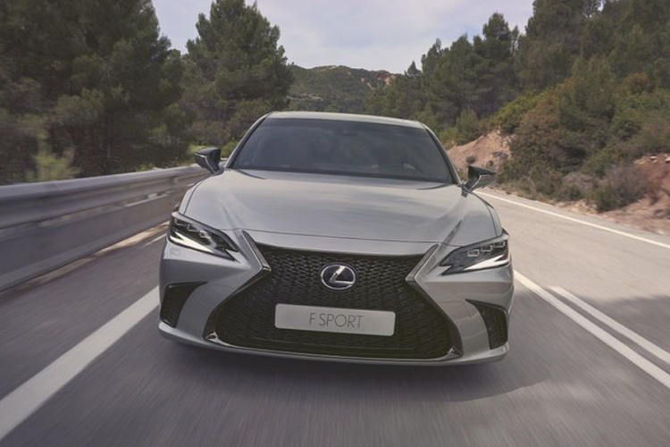 Lexus ES 2023 nang cap nhieu tinh nang moi, them phien ban the thao-Hinh-4