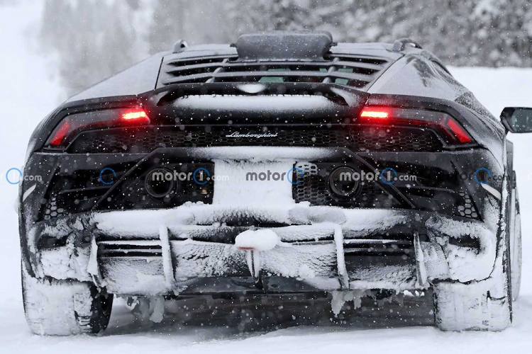 Lamborghini Huracan Sterrato ban off-road bi 