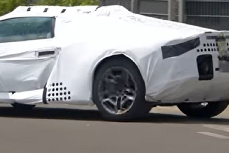 Lamborghini Huracan Sterrato ban off-road bi 