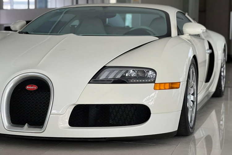 Bugatti Veyron gan 50 ty cua “QUA” Vu xuat hien tai showroom ban xe-Hinh-4