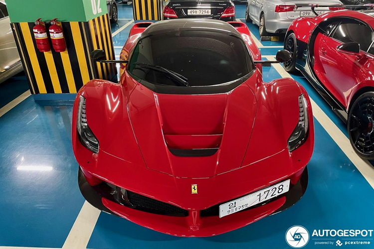 Cap doi Ferrari LaFerrari Aperta sieu hiem cua dai gia Han Quoc-Hinh-2