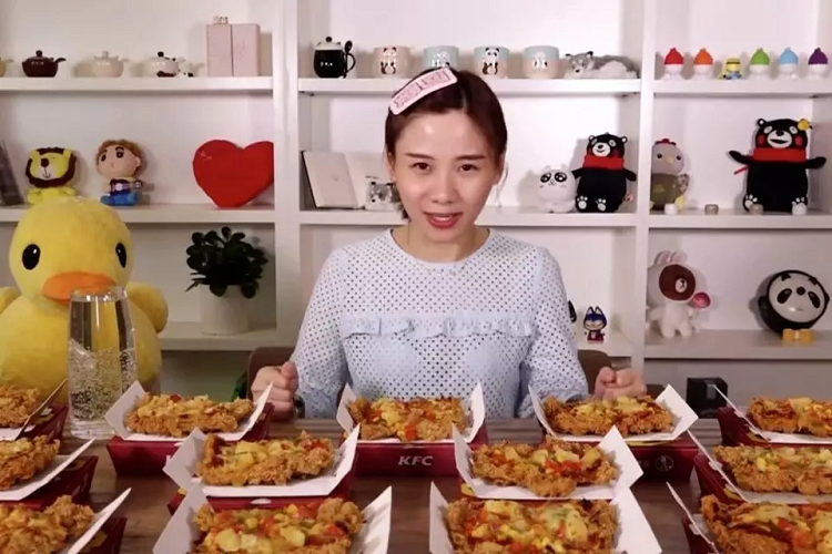 Luat moi khien nguoi lam clip mukbang o Trung Quoc kho ton tai-Hinh-2