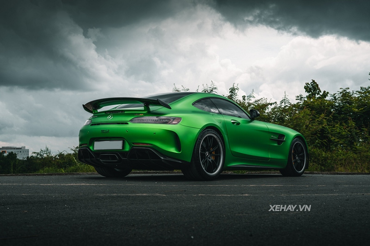 Mercedes-AMG GT R gan 12 ty ve Viet Nam, mau son xanh “hang thua“-Hinh-4