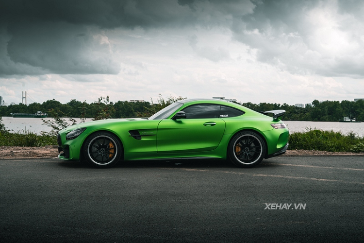 Mercedes-AMG GT R gan 12 ty ve Viet Nam, mau son xanh “hang thua“-Hinh-8