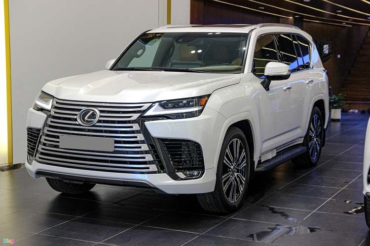 Lexus LX600 ban 7 cho nhap tu, hon 10 ty dong tai Ha Noi