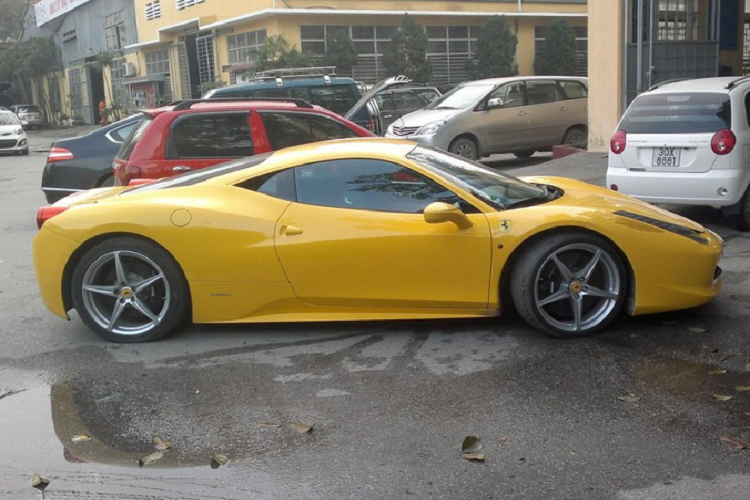 Ferrari 458 Italia tien ty tai Ha Noi bi 