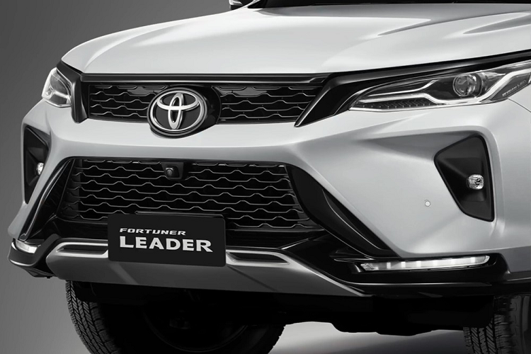 Toyota Fortuner 2023 tang gia ban, doi ten thanh Fortuner Leader-Hinh-4
