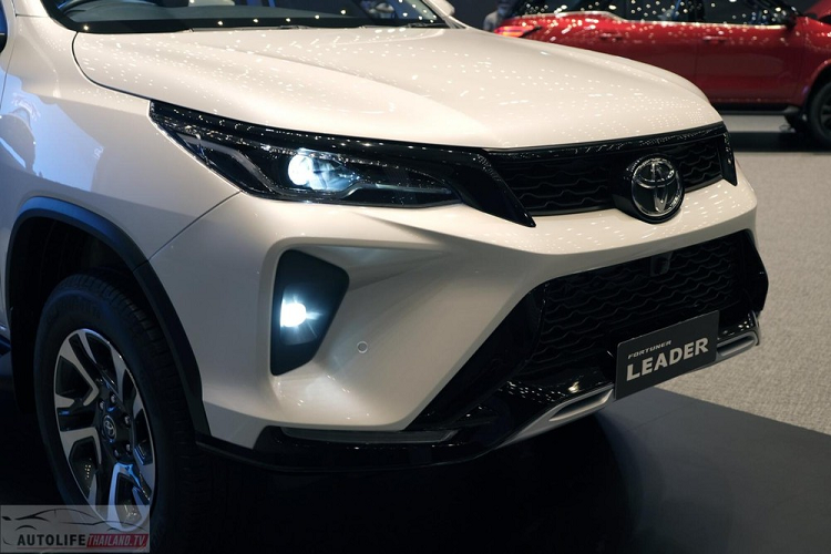 Toyota Fortuner Leader 2023 tu 888 trieu dong tai Thai Lan, sap ve VN-Hinh-2