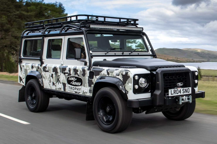 Land Rover Classic Defender Works V8 Trophy II 2023 tu 6,4 ty dong