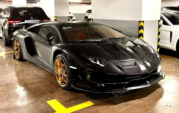 Lamborghini Aventador 