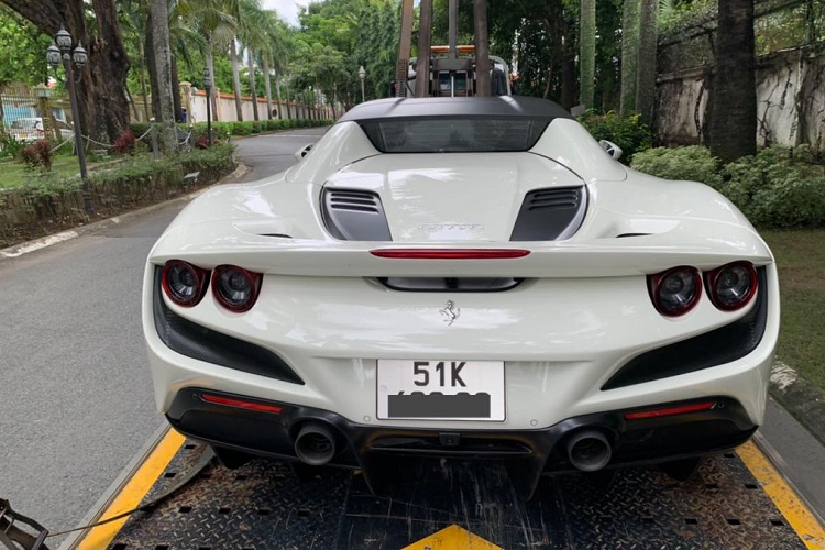 Ferrari F8 Spider hon 25 ty cua ong Dang Le Nguyen Vu ra bien so-Hinh-7