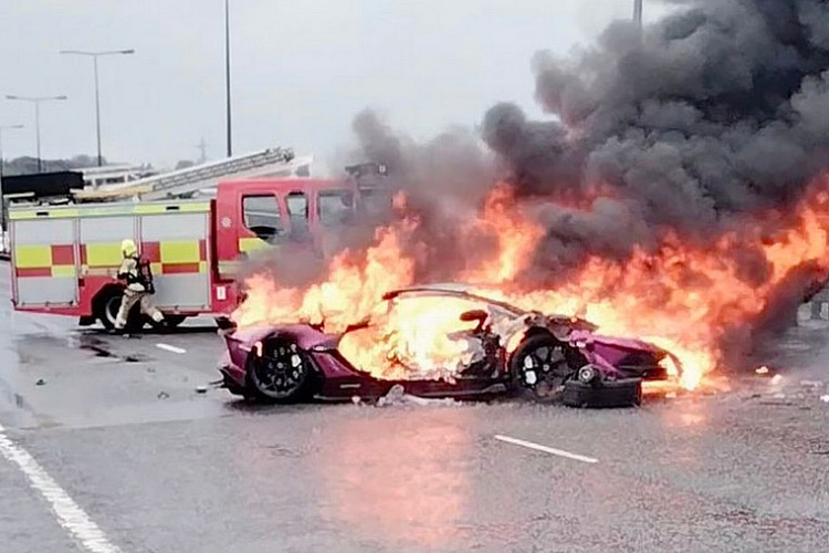 Xot xa nhin Lamborghini Aventador SVJ hon 7,4 ty chay tro khung-Hinh-4