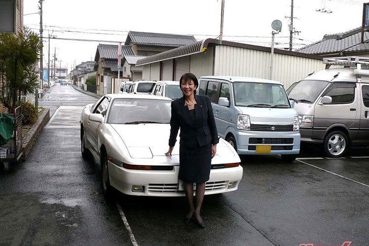 Ngam “xe cung” Toyota Supra cua nguoi phu nu quyen luc nhat Nhat Ban-Hinh-9