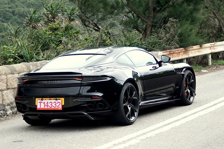 Aston Martin DBS hon 35 ty tai Viet Nam, 