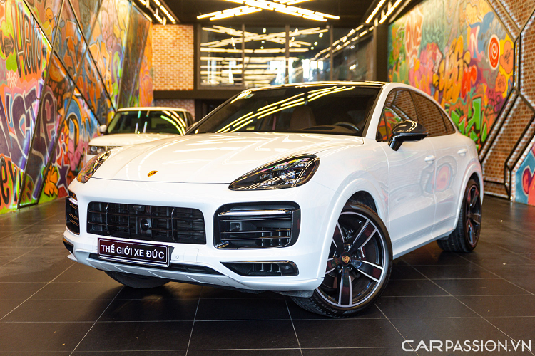 Porsche Cayenne 8,5 ty o Ha Noi, tien do du mua 2 xe Toyota Camry