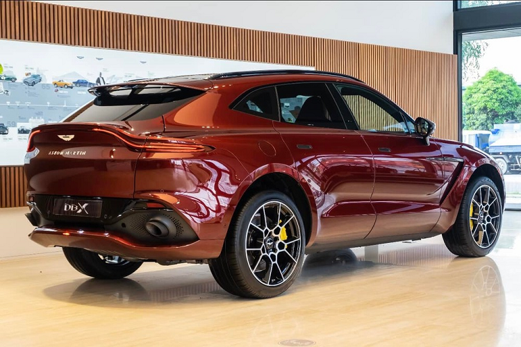 Aston Martin DBX hon 16 ty, mau son Liquid Crimson doc nhat Viet Nam-Hinh-14