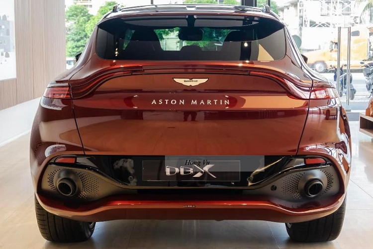 Aston Martin DBX hon 16 ty, mau son Liquid Crimson doc nhat Viet Nam-Hinh-2