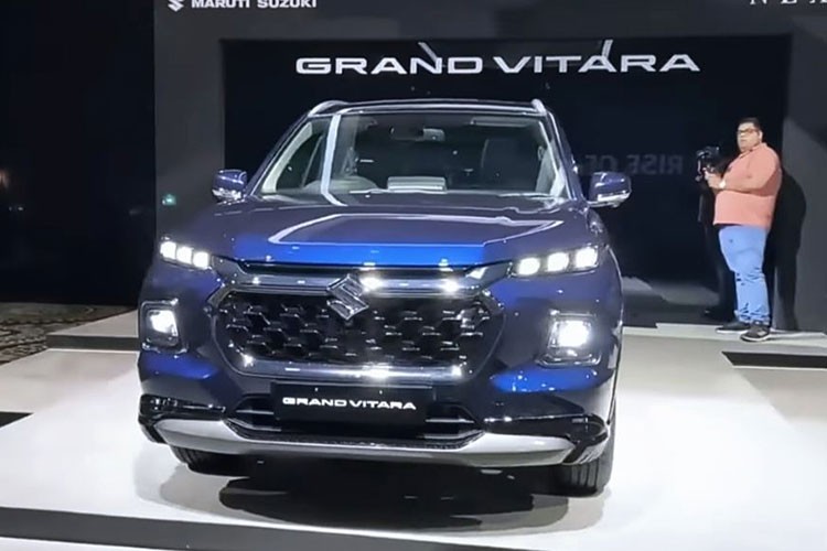 Suzuki Grand Vitara 2022 tu 303 trieu dong, co gi 