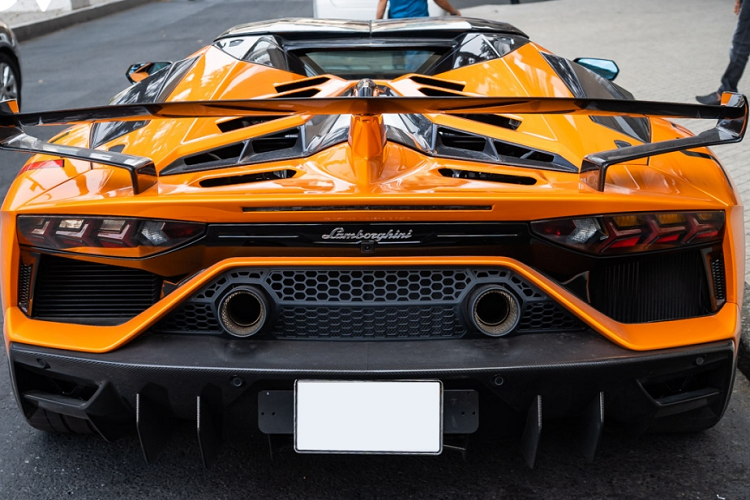 Lamborghini Aventador SVJ Roadster hon  23 ty “quay dau” ve Ha Noi-Hinh-7