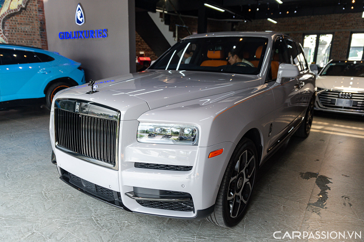 Can canh Rolls-Royce Cullinan Black Badge 