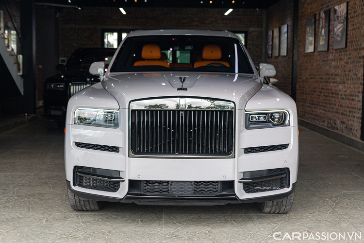 Can canh Rolls-Royce Cullinan Black Badge 