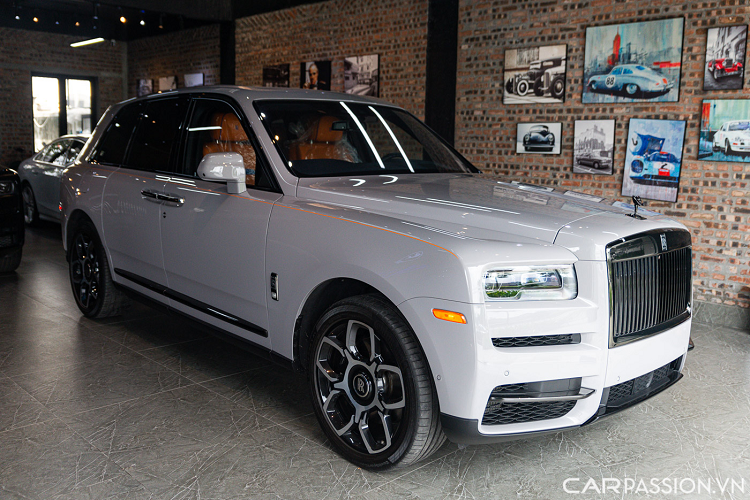 Can canh Rolls-Royce Cullinan Black Badge 