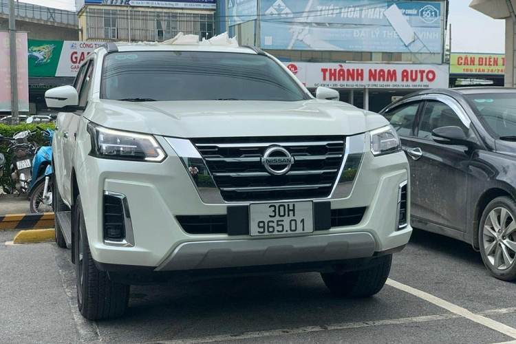 Can canh SUV Nissan Terra 2022 dau tien tai Viet Nam ra bien so-Hinh-2