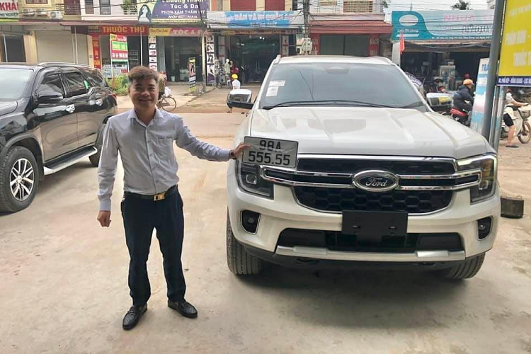 Chu xe Ford Everest 2022 tai Bac Giang trung bien 