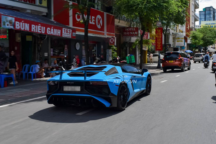 “Tom gon” Lamborghini Aventador SV Coupe hon 30 ty tren pho Sai Gon-Hinh-5