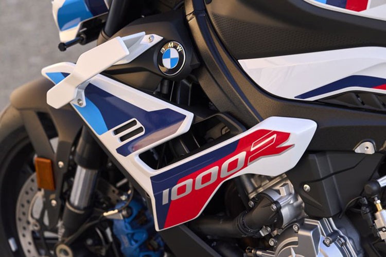 BMW Motorrad trinh lang mau sieu moto M1000R 2023, hon 514 trieu dong-Hinh-3