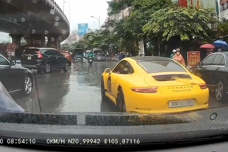 Nhung mon do choi gan 3 ty tren xe Porsche 911 Carrera tai tieng