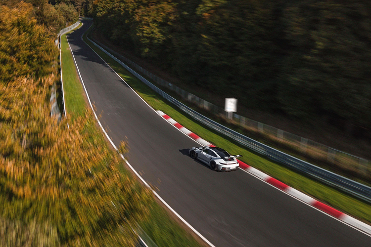 Porsche 911 GT3 RS 2023 hoan thanh vong dua Nurburgring trong 6 phut 49 giay-Hinh-4