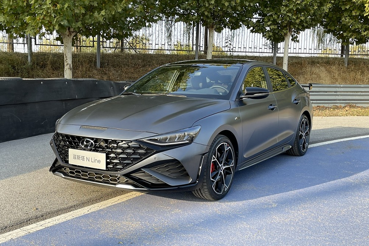 Hyundai Lafesta N Line 2023 trinh lang, co gi dau Honda Civic?