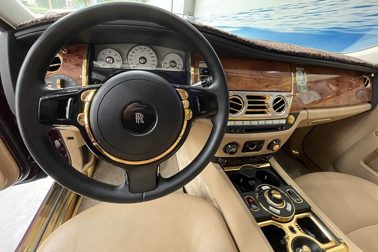 Rolls-Royce Ghost “dat vang” cua ong Trinh Van Quyet ha gia 300 trieu-Hinh-3
