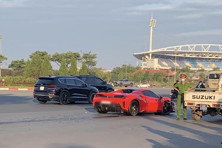 Can canh Ferrari 488 Pista Spider tien ty dam chet nguoi o Ha Noi-Hinh-3