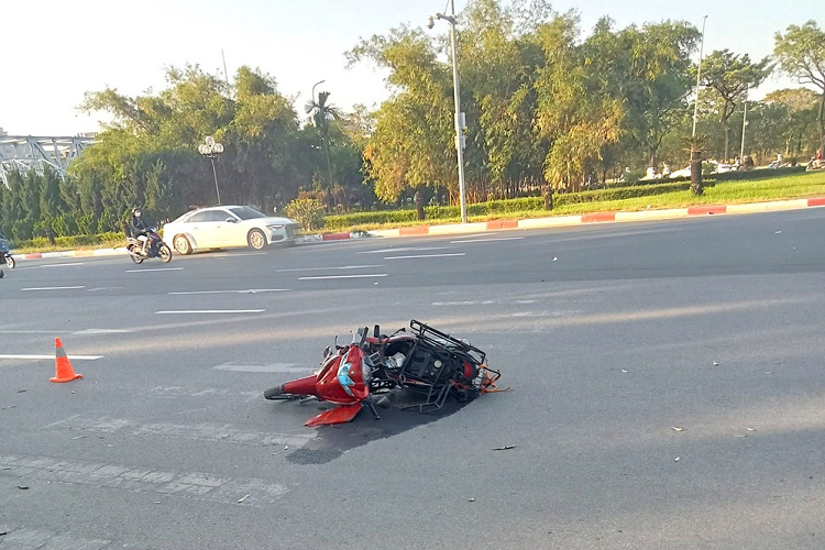 Can canh Ferrari 488 Pista Spider tien ty dam chet nguoi o Ha Noi-Hinh-4