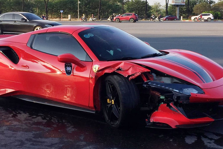 Can canh Ferrari 488 Pista Spider tien ty dam chet nguoi o Ha Noi-Hinh-6