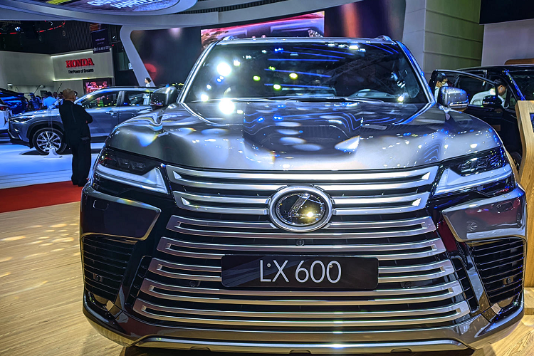 Lexus LX600 4 cho cho 