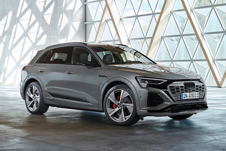 Audi e-tron vua ra mat Viet Nam doi ten Q8 e-tron, tu 1,85 ty dong